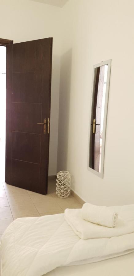 Gompos Apartment - Cozy Apartment Next To The Sea - Amazing Sea View Сими Екстериор снимка