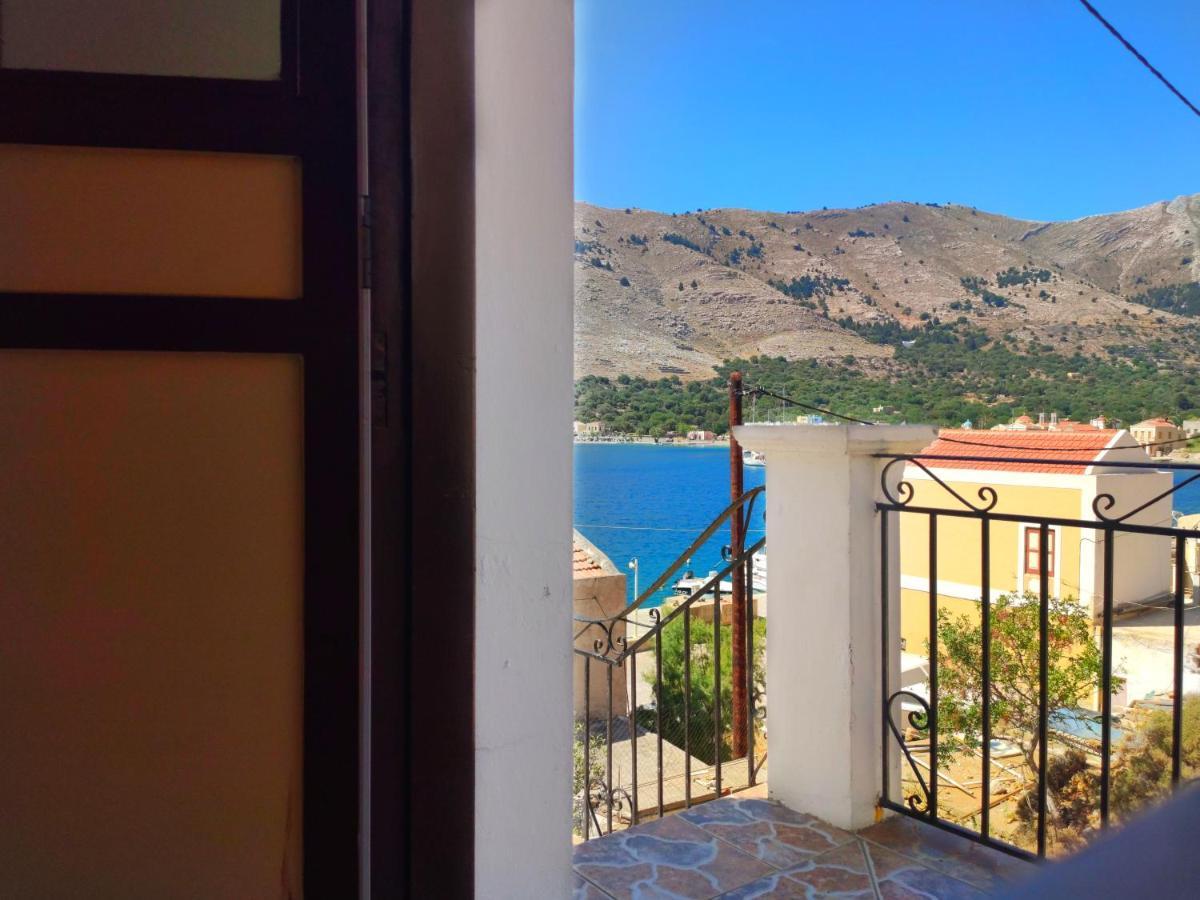 Gompos Apartment - Cozy Apartment Next To The Sea - Amazing Sea View Сими Екстериор снимка